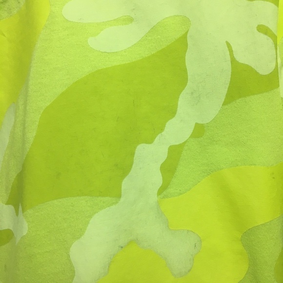 NWOT Men’s Valentino Fluorescent yellow camo tshirt - Picture 13 of 16